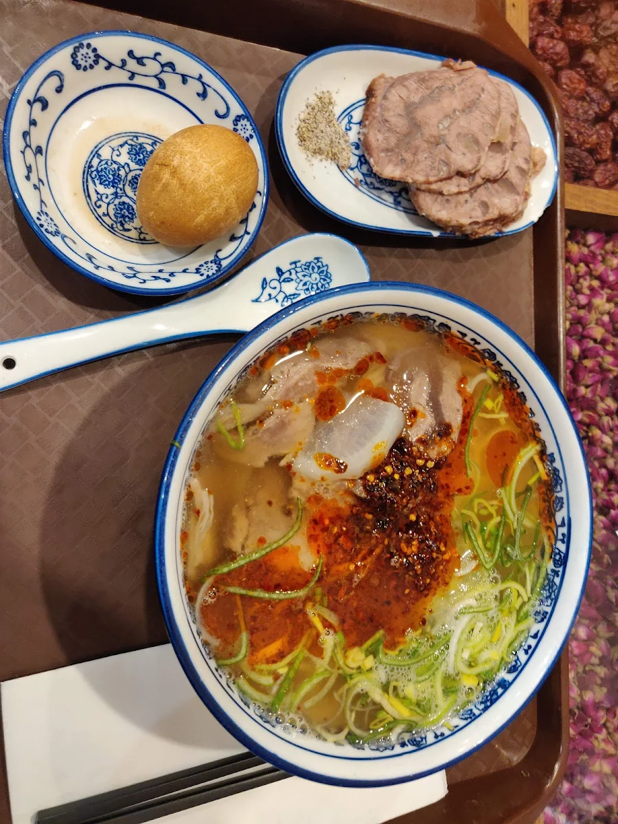 hand pulled noodle in beef soup 清汤牛肉面, Calan Beef Noodle(Halal)